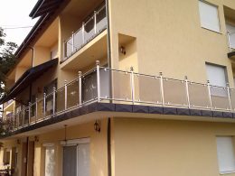 Spoljašnji prohromski gelenderi sa staklom