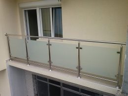 Spoljašnji prohromski gelenderi sa staklom