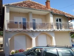 Spoljašnji prohromski gelenderi sa staklom