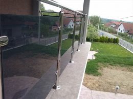 Spoljašnji prohromski gelenderi sa staklom