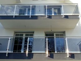 Spoljašnji prohromski gelenderi sa staklom